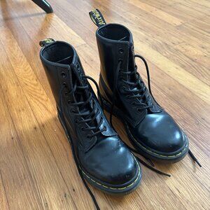 1460 Women's Smooth Leather Lace Up Boots, size 6 (EU 37)